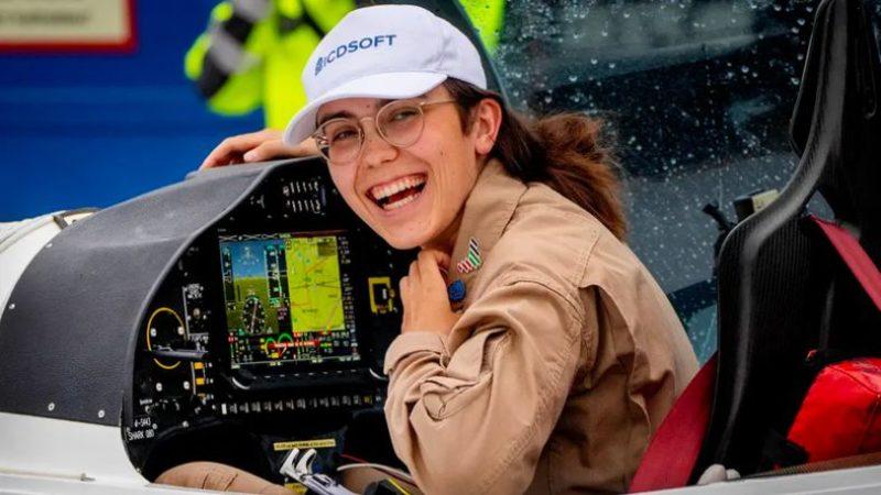 19 Yaşında Dünya Rekoru Kırdı: Tüm Dünyayı Tek Başına Turlayan Kadın Pilotla Tanışın