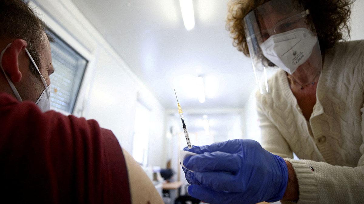 Aşılama Oranında Türkiye’ye Fark Atan Avusturya, Koronavirüs Aşısını Tüm Ülkede Zorunlu Hale Getirdi: Peki Türkiye’de Aşı Zorunlu Olabilir mi?