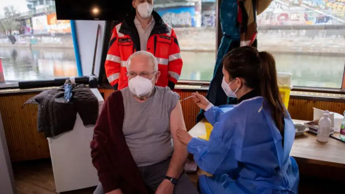 Aşılama Oranında Türkiye’ye Fark Atan Avusturya, Koronavirüs Aşısını Tüm Ülkede Zorunlu Hale Getirdi: Peki Türkiye’de Aşı Zorunlu Olabilir mi?