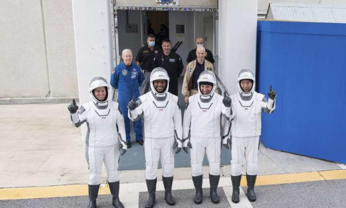 SpaceX’in İnsanlı Uzay Görevi, Olumsuz Şartlar Nedeniyle Ertelendi