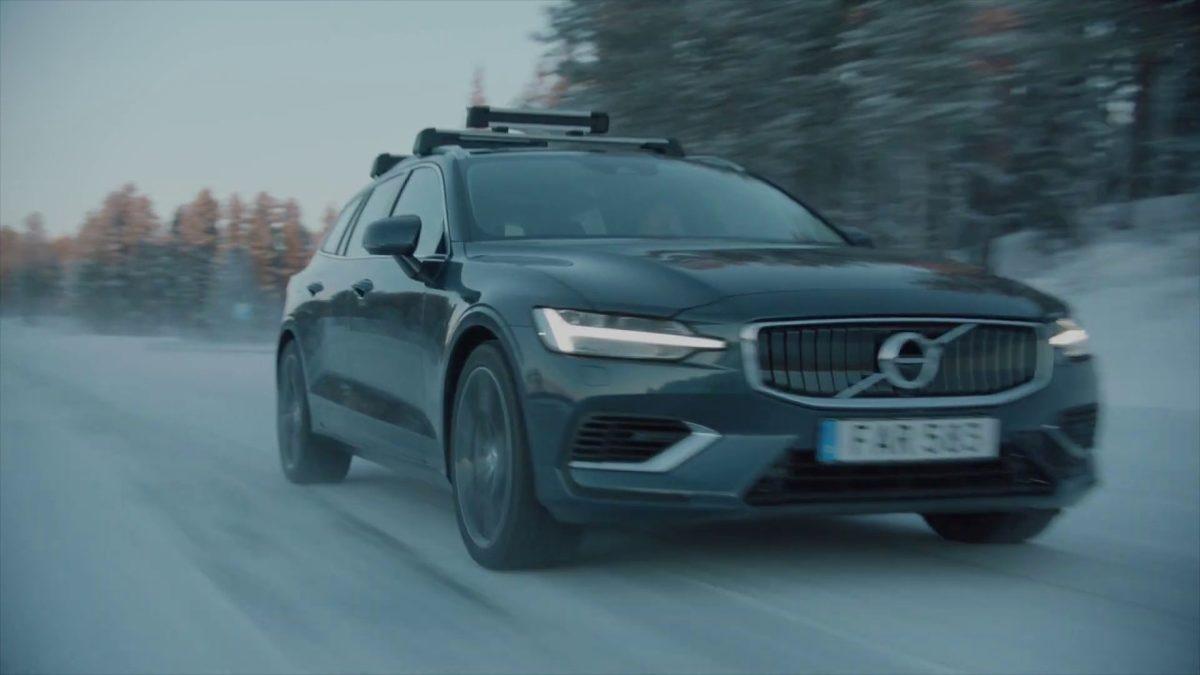 Volvo, İlkyardım Testlerinde Araçları 30 Metreden Attı (Video)