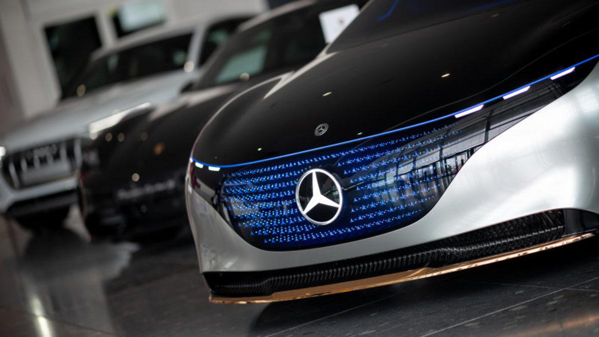 Daimler, Elektrikli Otomobillere Geçişte Küçülecek