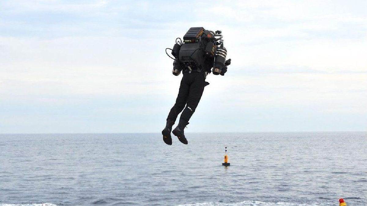 Hala Uçan İnsanlar Görmüyoruz: Jetpack Üreticisi Kimsenin Jetpack Almadığından Şikayet Etti