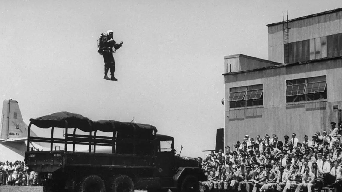 Hala Uçan İnsanlar Görmüyoruz: Jetpack Üreticisi Kimsenin Jetpack Almadığından Şikayet Etti