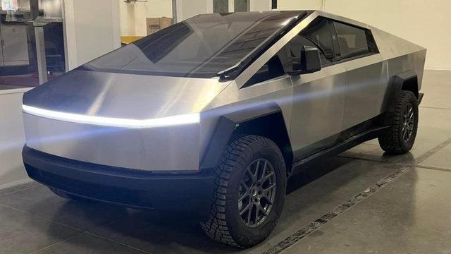 Tesla Cybertruck’ın Yenilenen Tasarımından İlk Fotoğraflar Ortaya Çıktı