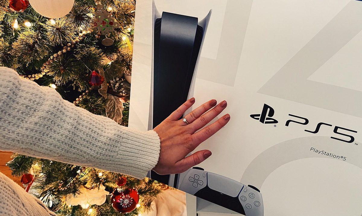 Yeni Akım: PlayStation 5’le Evlilik Teklifi Edilmeye Başlandı