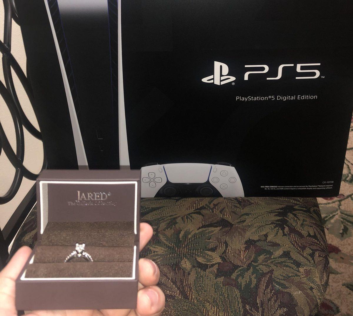 Yeni Akım: PlayStation 5’le Evlilik Teklifi Edilmeye Başlandı