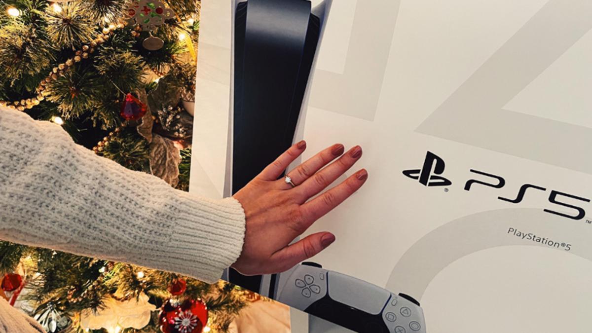 Yeni Akım: PlayStation 5’le Evlilik Teklifi Edilmeye Başlandı