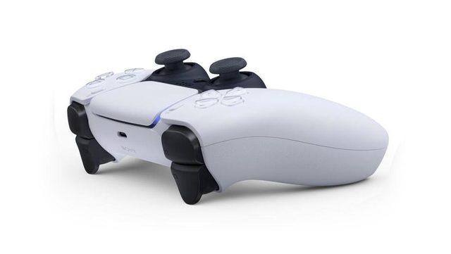 PS5 Oyun Kolu DualSense’te Şimdi de Can Sıkıcı Bir Şarj Hatası Ortaya Çıktı