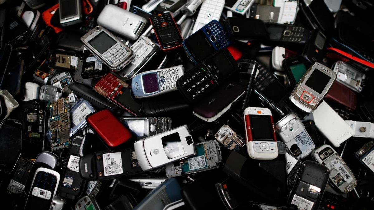 Yeni Bir Araştırmaya Göre Kullanılmayan Telefonların Ağırlığı, 58 Adet Boeing 747-8 Uçağının Ağırlığından Daha Fazla