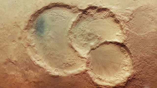 Bilim İnsanları, Mars’ın Yüzeyinde Oldukça Nadir Görülen "Üçlü Krater" Gözlemledi