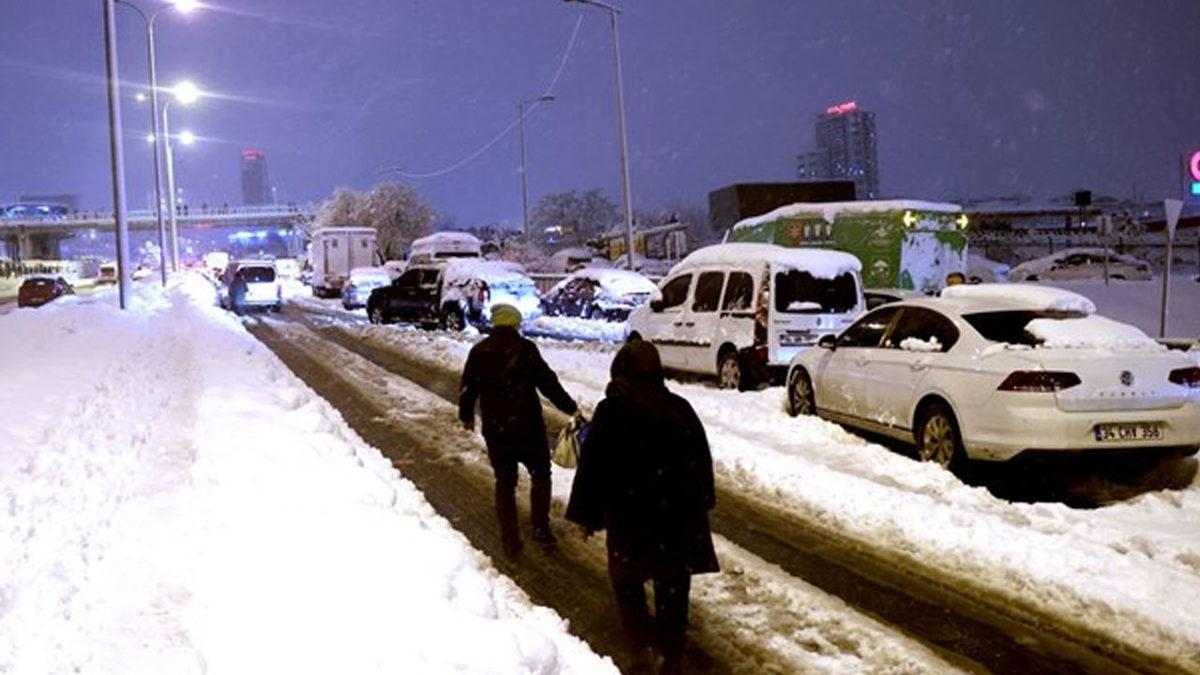 İstanbul’da Kar Yağışı Nedeniyle Özel Araçların Trafiğe Çıkışı Yasaklandı