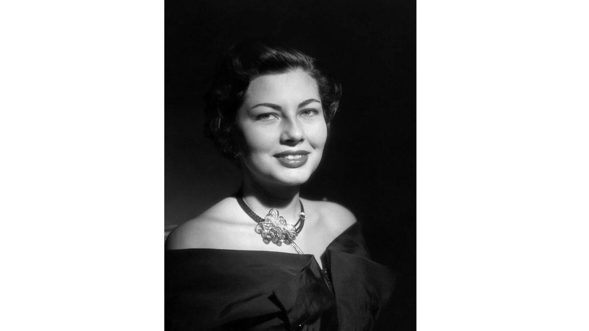 Sırf İran Şahı’na Erkek Çocuk Veremediği İçin Sürgüne Gönderilen Prenses Süreyya’nın Trajik Hayat Hikayesi