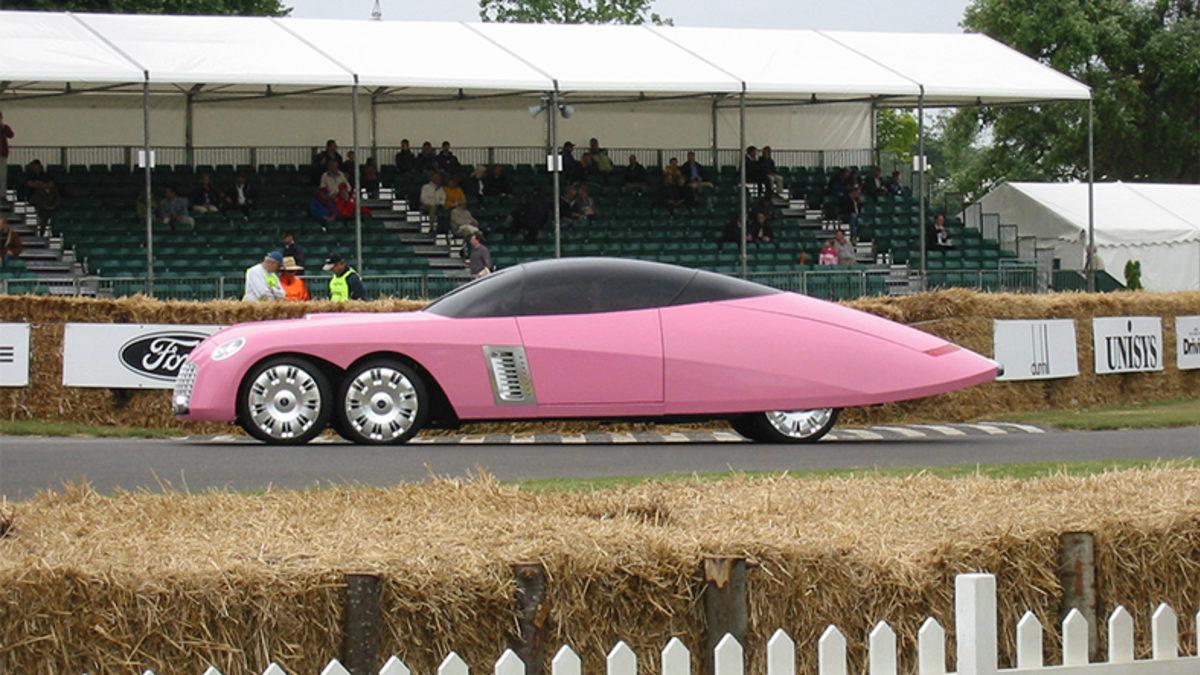 Filmlerde Görülen Gelmiş Geçmiş En Tuhaf Tasarıma Sahip 10 Araba