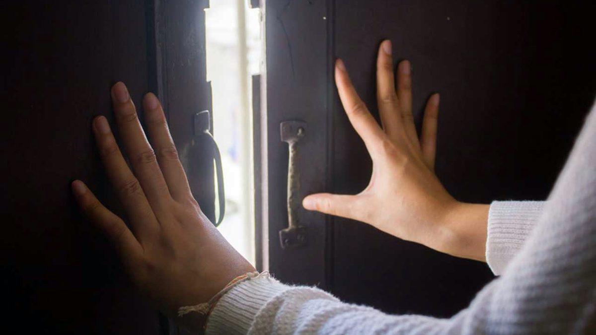 Evdeki Başka Bir Odaya Geçer Geçmez Yapacağımız Şeyi Unutmanın Ardındaki Enteresan Nedenler