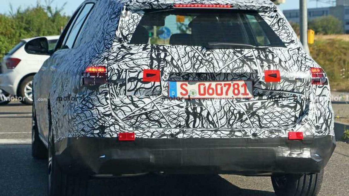 Yeni Mercedes C-Serisi’nin Tasarımını Gösteren Casus Fotoğrafları Paylaşıldı