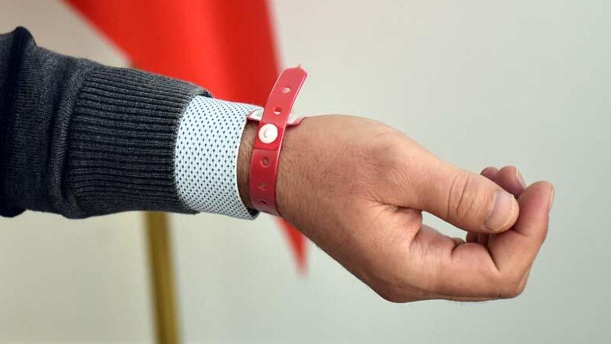 Covid-19 Vakaları İçin Elektronik Bileklikle Takip Uygulaması Başladı: Çıkarmanın Cezası 3150 TL