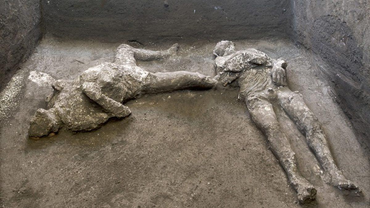 Pompeii Harabelerinde İyi Korunmuş 2000 Yıllık 2 İnsan Bedeni Bulundu