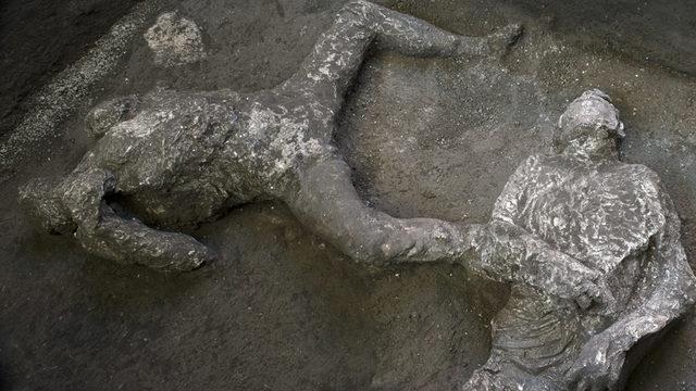 Pompeii Harabelerinde İyi Korunmuş 2000 Yıllık 2 İnsan Bedeni Bulundu