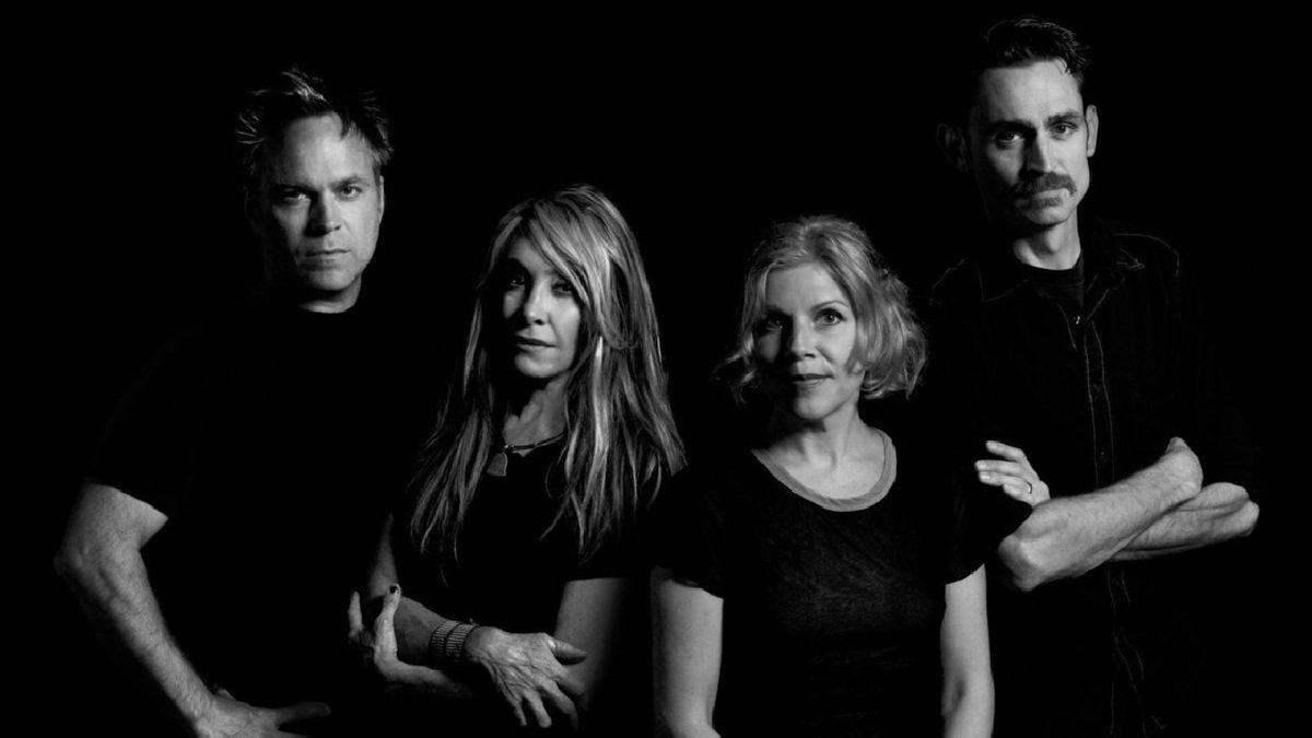 COVID-19 Hakkında Yanlış Bilgi Yaydığı İçin Eleştirilmişti: Ünlü Rock Grubu, 