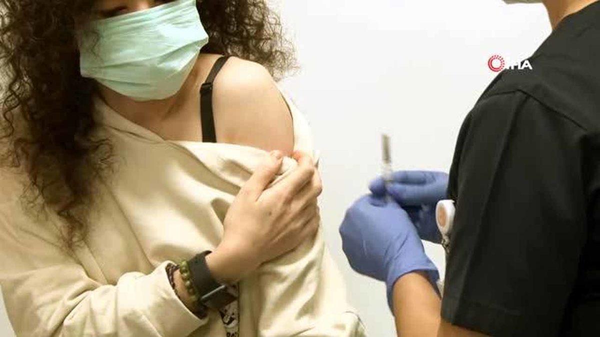 Çin’den Gelen Koronavirüs Aşısı İçin Gönüllü Olanlar Aşı Olmaya Başladı: İşte İlk Görüntüler