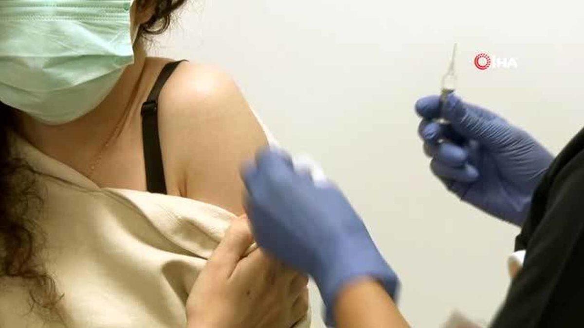 Çin’den Gelen Koronavirüs Aşısı İçin Gönüllü Olanlar Aşı Olmaya Başladı: İşte İlk Görüntüler