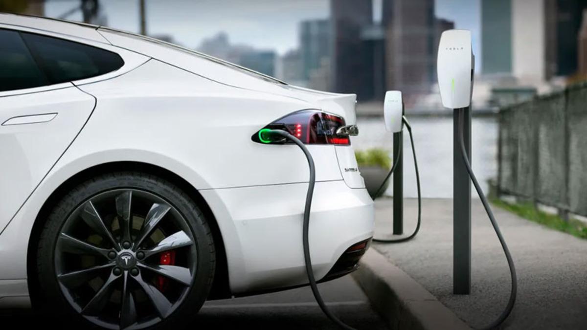 Dünyanın En Çok Satılan Elektrikli Otomobilleri Açıklandı: Zirve Yine Değişmedi