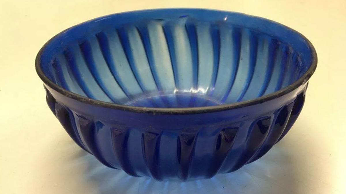 Antik Yeni Ev Hediyesi... 2000 Yıllık, Neredeyse Tek Bir Çizik Bile Olmayan Cam Kase Keşfedildi