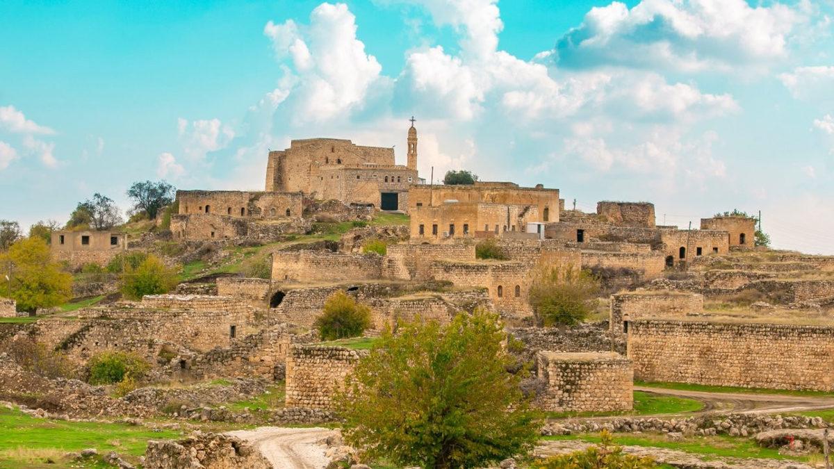 Türkiye’de Tek Başına Gezmenin Yürek İstediği 13 Terk Edilmiş Mekan