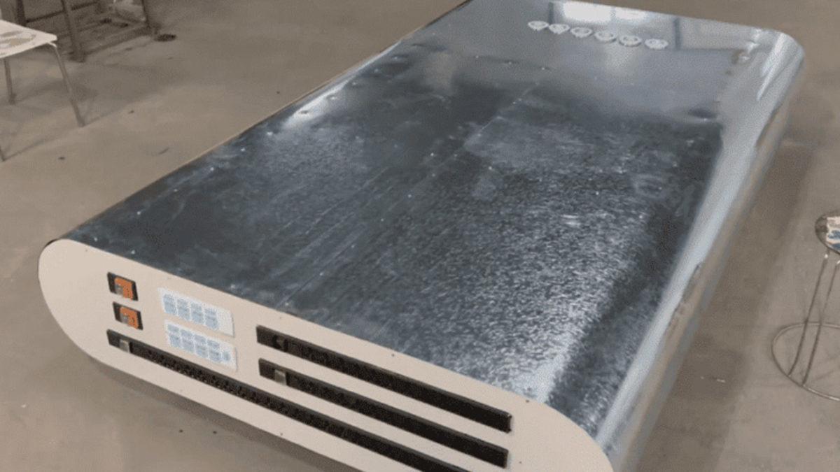 Arkadaşlarını Kıskanan Çinli Mühendis, Bir Telefonu 5.400 Kez Şarj Edebilecek Powerbank Üretti