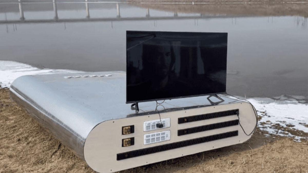 Arkadaşlarını Kıskanan Çinli Mühendis, Bir Telefonu 5.400 Kez Şarj Edebilecek Powerbank Üretti