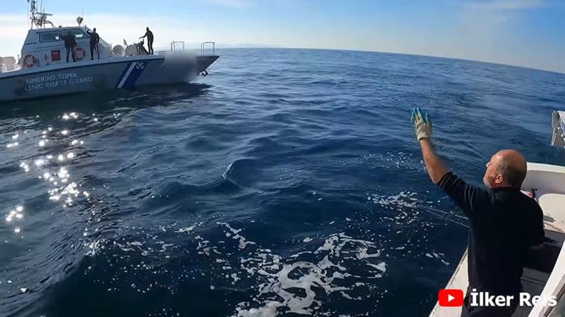 Yunan Sahil Güvenliğinin Tacizine "Sıkıyorsa Gel!" Diyerek Kafa Tutan Türk Balıkçının Videosu Viral Oldu