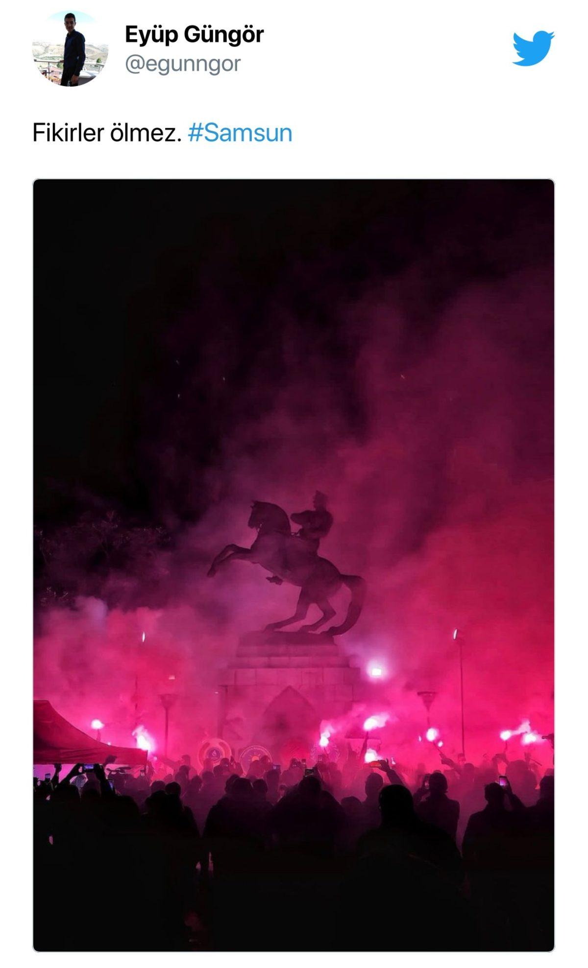 Samsun’da Saldırı Düzenlenen Atatürk Anıtı Sosyal Medyanın Gündeminde: Anıtın Etrafında Yüzlerce Kişi Nöbet Tutuyor