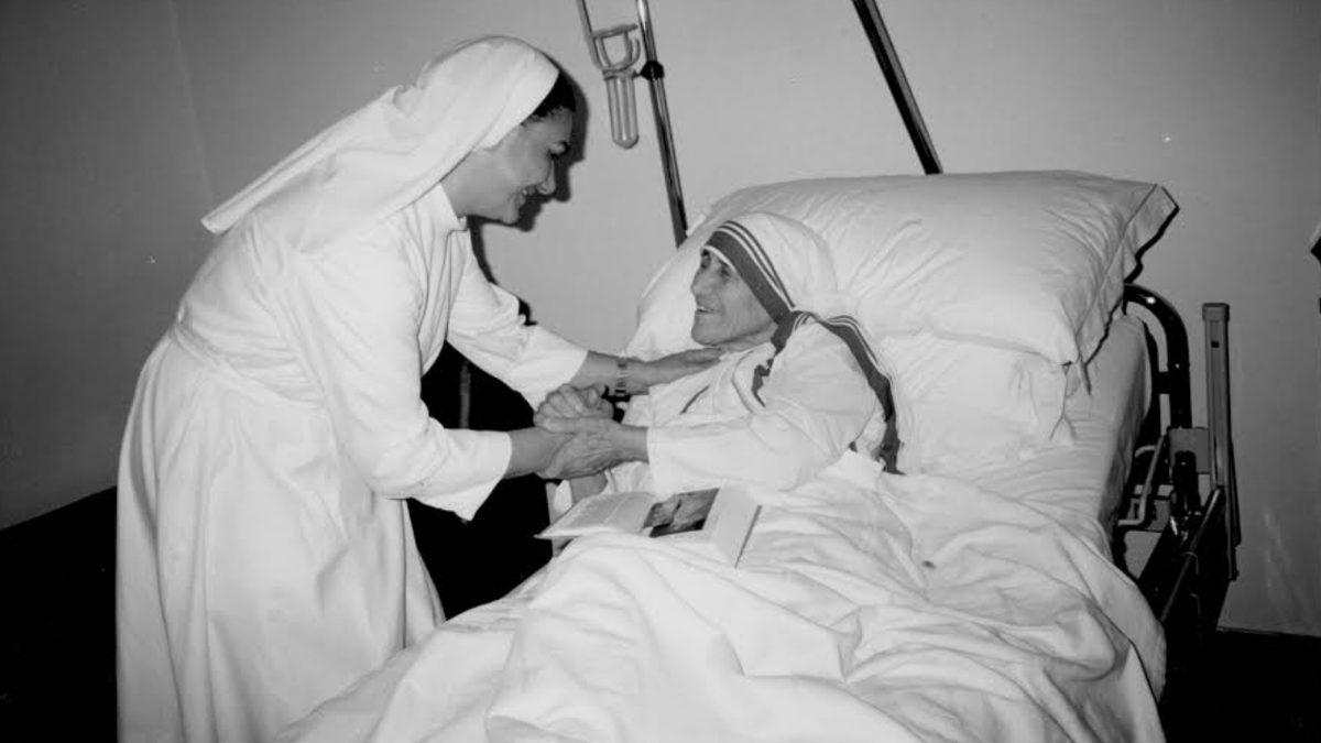 Osmanlı Topraklarında Doğan Bu Kadın, Nasıl Oldu da Dünyanın En Etkili İnsanlarından Birisi Haline Geldi? Rahibe Teresa’nın Esrarengiz Hikayesi