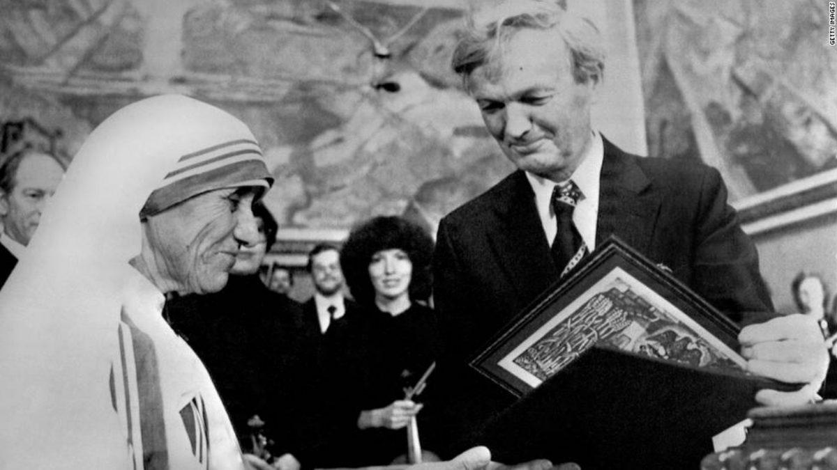 Osmanlı Topraklarında Doğan Bu Kadın, Nasıl Oldu da Dünyanın En Etkili İnsanlarından Birisi Haline Geldi? Rahibe Teresa’nın Esrarengiz Hikayesi