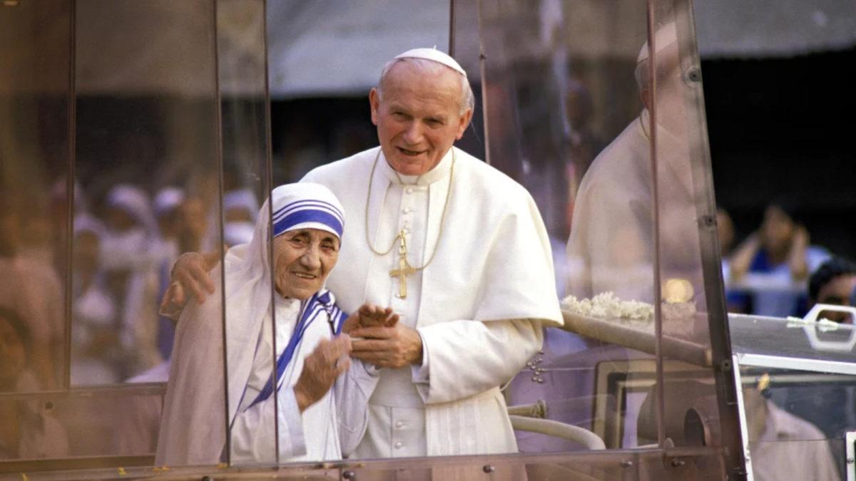 Osmanlı Topraklarında Doğan Bu Kadın, Nasıl Oldu da Dünyanın En Etkili İnsanlarından Birisi Haline Geldi? Rahibe Teresa’nın Esrarengiz Hikayesi