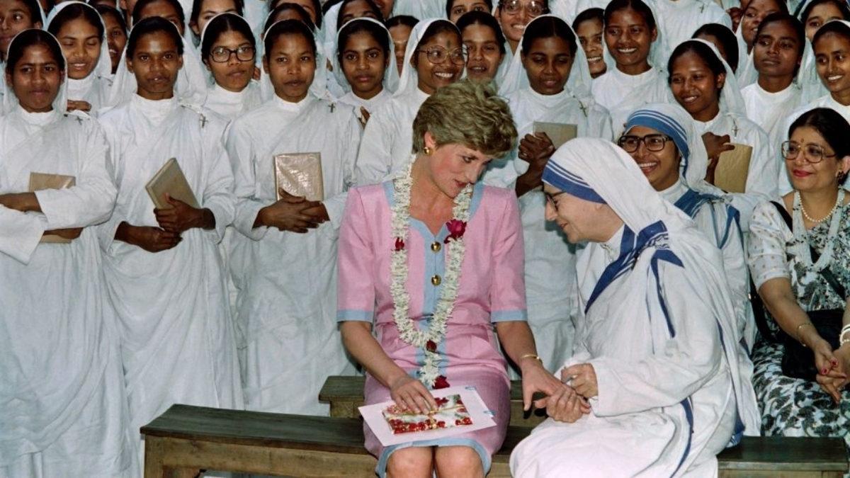 Osmanlı Topraklarında Doğan Bu Kadın, Nasıl Oldu da Dünyanın En Etkili İnsanlarından Birisi Haline Geldi? Rahibe Teresa’nın Esrarengiz Hikayesi