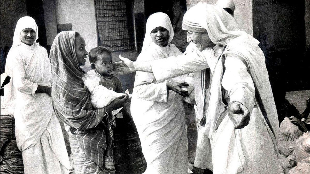 Osmanlı Topraklarında Doğan Bu Kadın, Nasıl Oldu da Dünyanın En Etkili İnsanlarından Birisi Haline Geldi? Rahibe Teresa’nın Esrarengiz Hikayesi