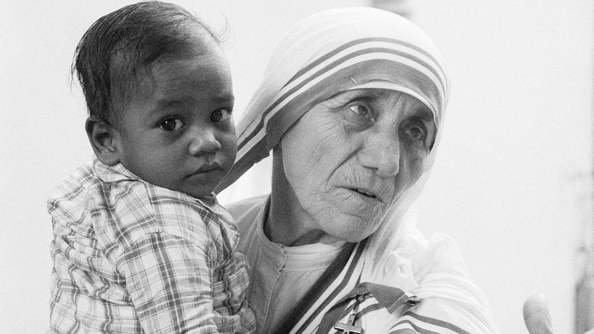 Osmanlı Topraklarında Doğan Bu Kadın, Nasıl Oldu da Dünyanın En Etkili İnsanlarından Birisi Haline Geldi? Rahibe Teresa’nın Esrarengiz Hikayesi