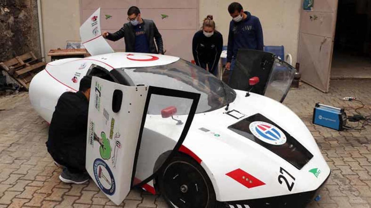Gaziantep Üniversitesi Öğrencileri, Yanan Otomobilin Yerine Yenisini Geliştiriyor