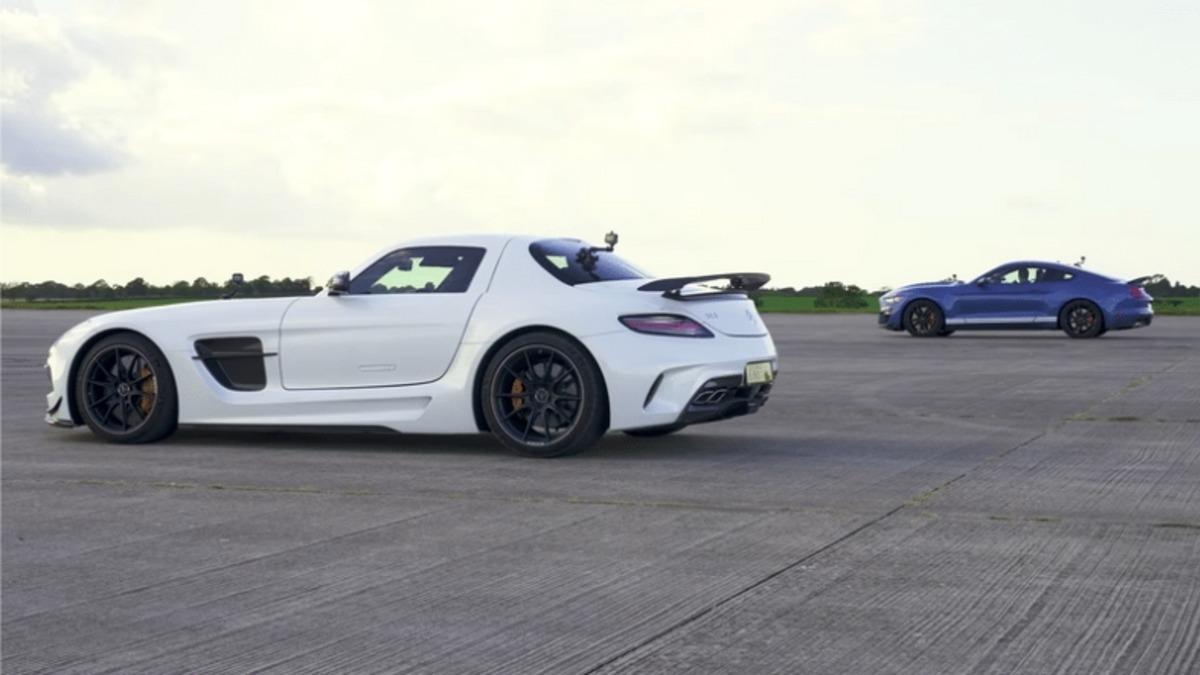 Mercedes AMG SLS Black Series ve Mustang Shelby GT500 Drag Yarışında Rekabet Ediyor