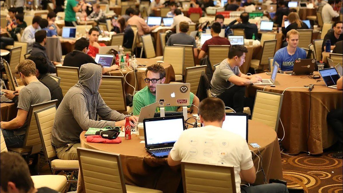 Katılınca Hem Yeteneklerinizi Keşfedip Hem de CV’nizi Güçlendirebileceğiniz Yarışma: Hackathon Nedir?