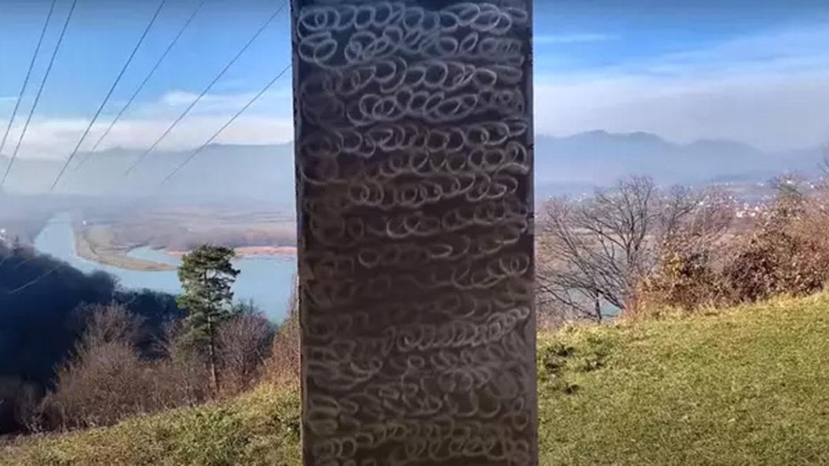ABD’dekine Benzer Bir Monolit, Bu Sefer Romanya’da Ortaya Çıktı