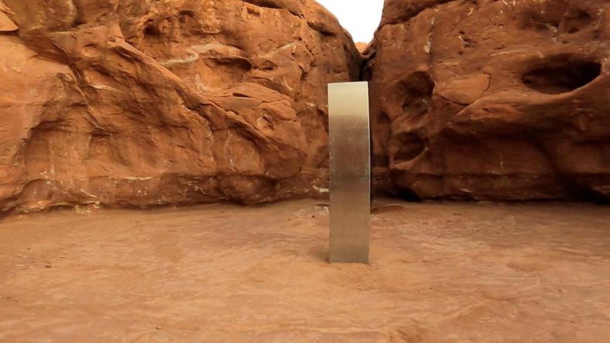 Bir Şirket, Ortadan Kaybolan Gizemli Monoliti Bulana 10 Bin Dolar Ödeyecek