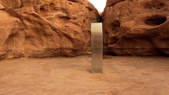 Bir Şirket, Ortadan Kaybolan Gizemli Monoliti Bulana 10 Bin Dolar Ödeyecek