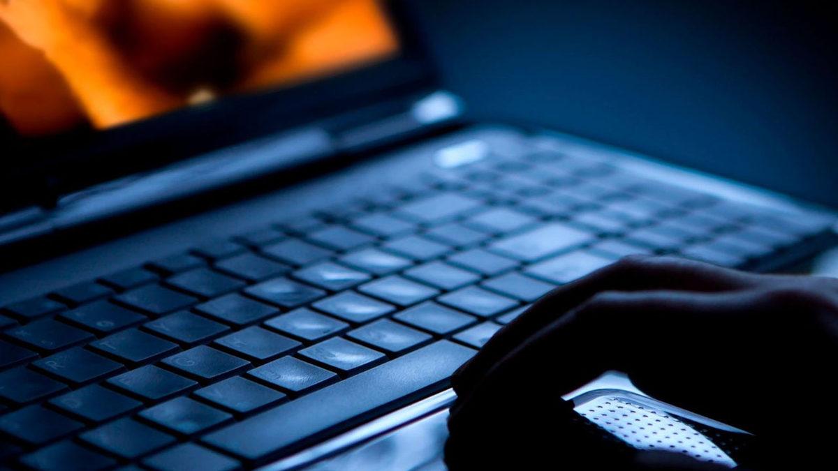 Siz Porno İzlerken, Siteler de Sizi İzleyecek: Porno Sitelerine Yüz Tanıma ile Yaş Doğrulama Sistemi Geliyor