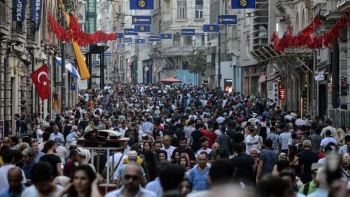 İstiklal Caddesi’ne Koronavirüs Tedbirleri Kapsamında Kişi Sayısı Limiti Getirildi