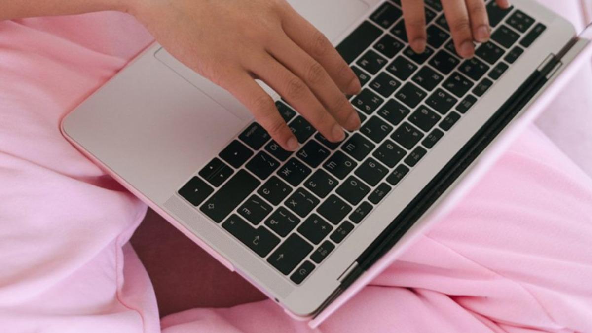 Siz Porno İzlerken, Siteler de Sizi İzleyecek: Porno Sitelerine Yüz Tanıma ile Yaş Doğrulama Sistemi Geliyor