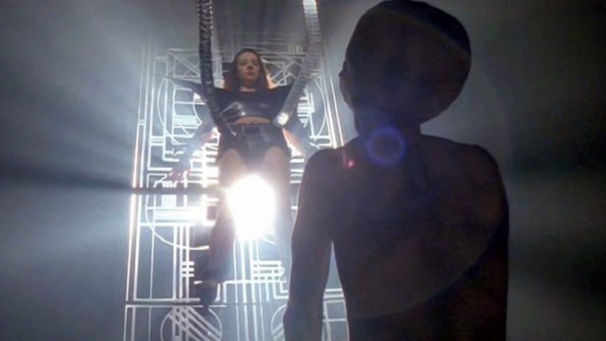 Uzaylılar Tarafından Kaçırıldığını İddia Eden Bir Kadın, Yaşadıklarını Webtekno’ya Anlattı: Peki Bilim Bu Konuda Ne Söylüyor?