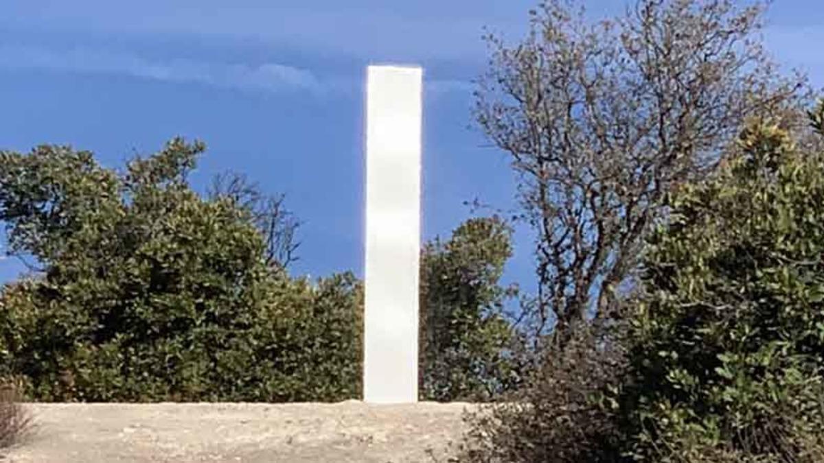 Yine mi? Bu Sefer Kaliforniya’da Bir Monolit Ortaya Çıktı